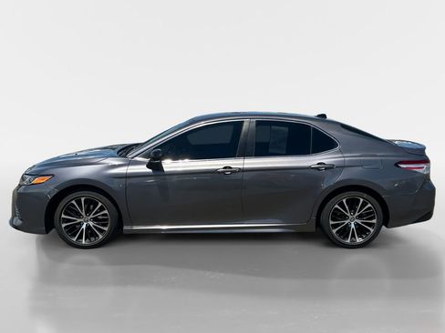 Used 2020 Toyota Camry SE w/ Convenience Package FWD image 2