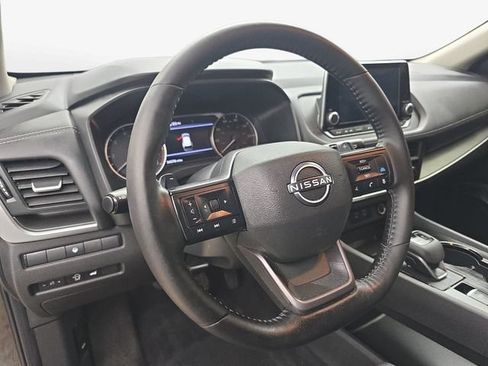 Used 2025 Nissan Rogue SV w/ SV Premium Package FWD image 16