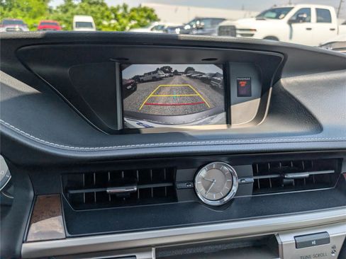 Used 2018 Lexus ES 350 w/ Luxury Package w/Wood Trim FWD image 30