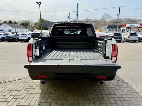 Used 2025 Honda Ridgeline Sport image 11