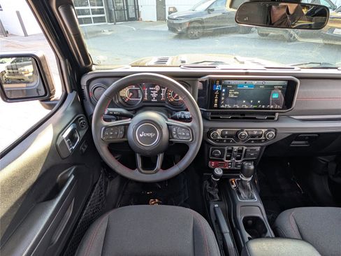 Used 2024 Jeep Wrangler Unlimited Rubicon AWD/4WD image 19