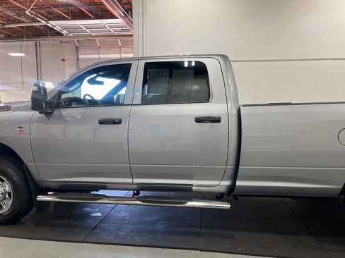 Used 2024 RAM 2500 Tradesman w/ Chrome Appearance Group image 4