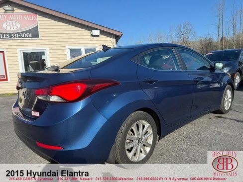 Used 2015 Hyundai Elantra SE w/ Option Group 03 FWD image 3