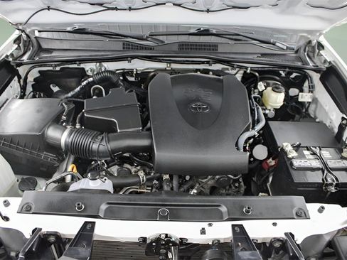 Used 2021 Toyota Tacoma SR image 32