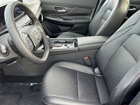 New 2026 Nissan Sentra SR w/ SR Premium Package FWD image 8