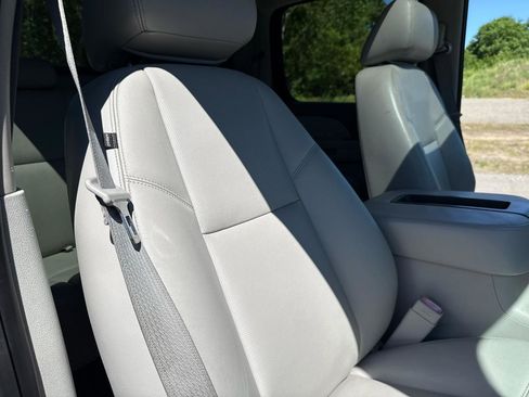 Used 2013 Chevrolet Avalanche LTZ AWD/4WD image 30