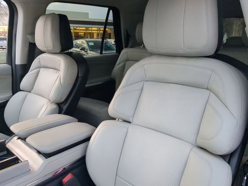 New 2026 Lincoln Navigator Premiere AWD/4WD image 10