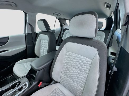 Used 2019 Chevrolet Equinox LS FWD image 13