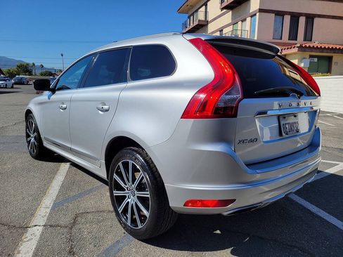Used 2015 Volvo XC60 T5 Premier w/ Proximity Package FWD image 3