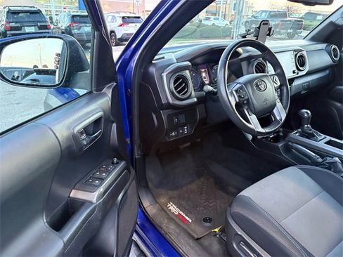 Used 2022 Toyota Tacoma TRD Off-Road image 6