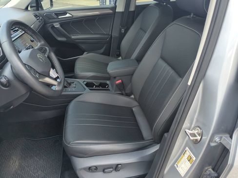 Certified 2023 Volkswagen Tiguan SE w/ Panoramic Sunroof Package FWD image 12