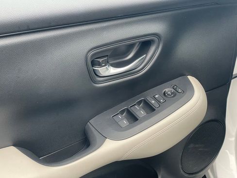 Used 2023 Honda HR-V LX image 12