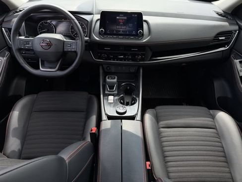 Used 2025 Nissan Rogue SV AWD/4WD image 11