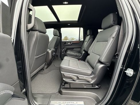 Used 2025 GMC Yukon XL Denali image 13