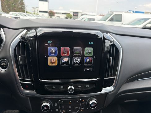 Used 2018 Chevrolet Traverse LT FWD image 21