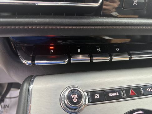 Used 2023 Lincoln Aviator AWD w/ Premium Package image 20
