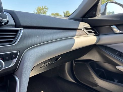 Used 2018 Honda Accord Touring image 37