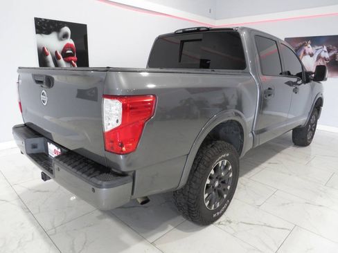 Used 2019 Nissan Titan PRO-4X w/ Pro-4x Convenience Package AWD/4WD image 3