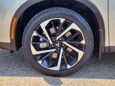 Used 2023 Mitsubishi Outlander SE AWD/4WD image 7