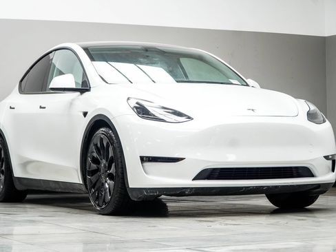 Used 2023 Tesla Model Y Performance AWD/4WD image 4