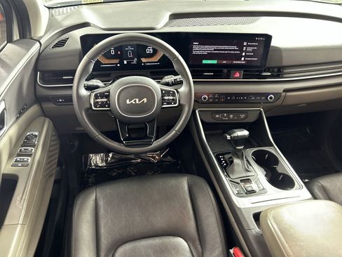Used 2025 Kia Carnival EX image 21