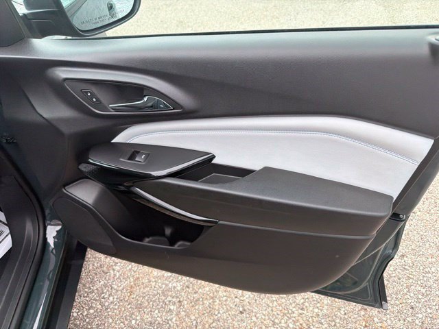 Used 2025 Chevrolet Trax LT FWD image 19