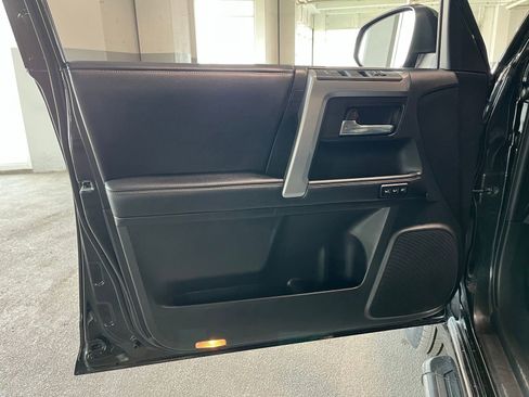 Used 2016 Toyota 4Runner Limited AWD/4WD image 18