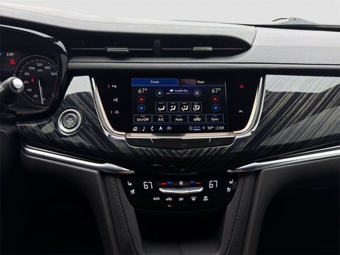 Used 2024 Cadillac XT6 Premium Luxury w/ Technology Package image 16