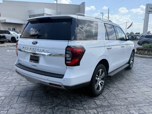 Used 2024 Ford Expedition Limited image 6