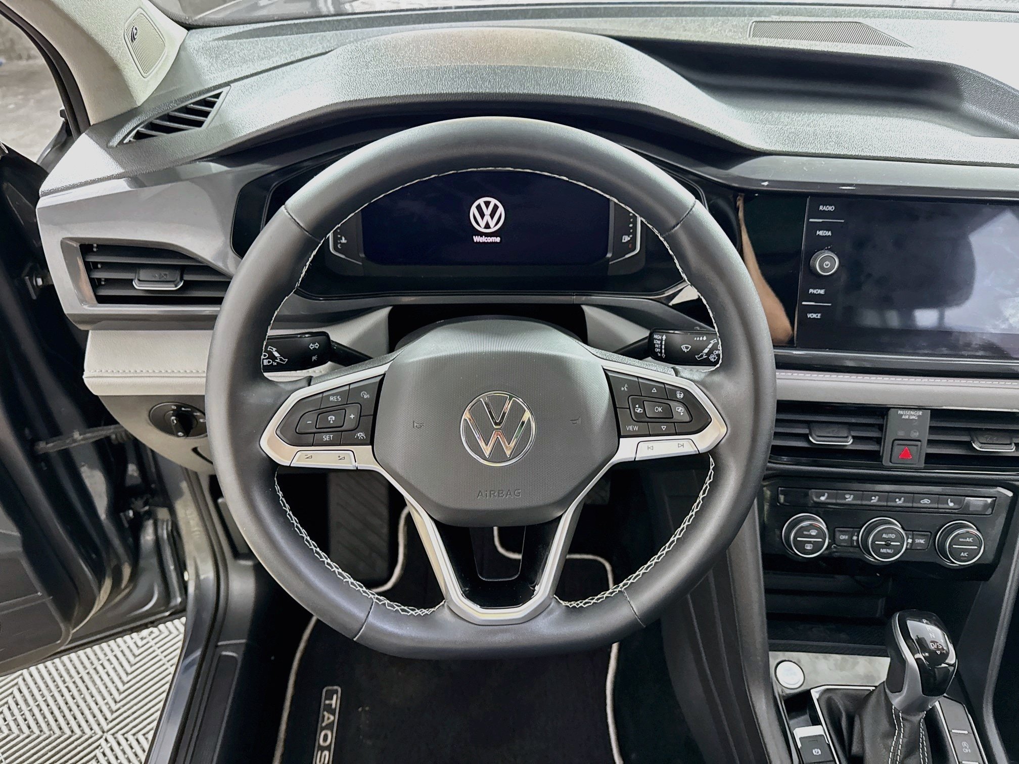 Used 2023 Volkswagen Taos SEL AWD/4WD image 16