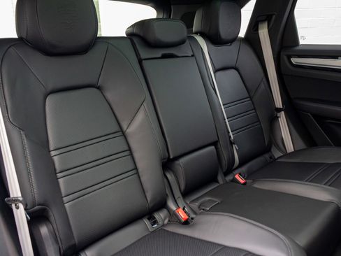 Used 2022 Porsche Cayenne S Platinum image 31