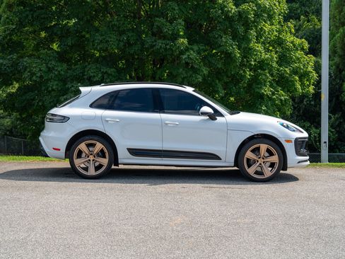 Used 2024 Porsche Macan AWD/4WD image 8