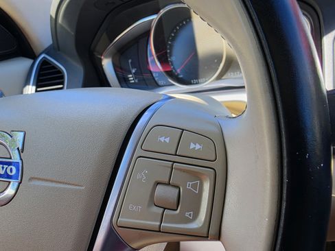 Used 2015 Volvo XC60 T5 Premier w/ Proximity Package image 42