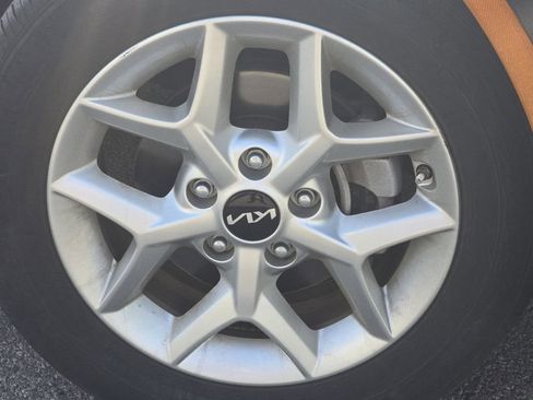 Used 2023 Kia Soul LX w/ LX Technology Package image 7