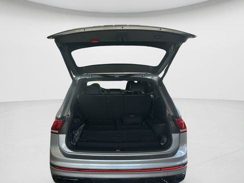Used 2024 Volkswagen Tiguan SE R-Line image 9