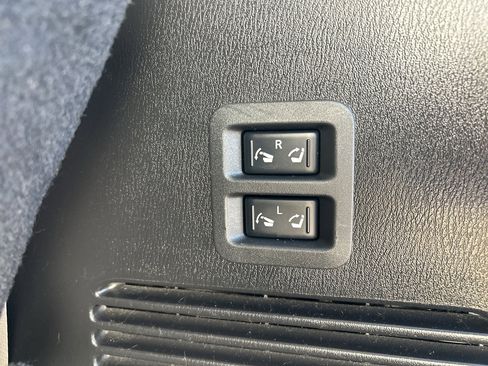 Used 2018 Nissan Armada Platinum image 12