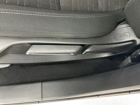 Used 2023 Honda HR-V LX image 22