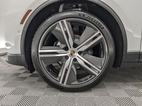 New 2025 Porsche Macan 4 Electric image 23