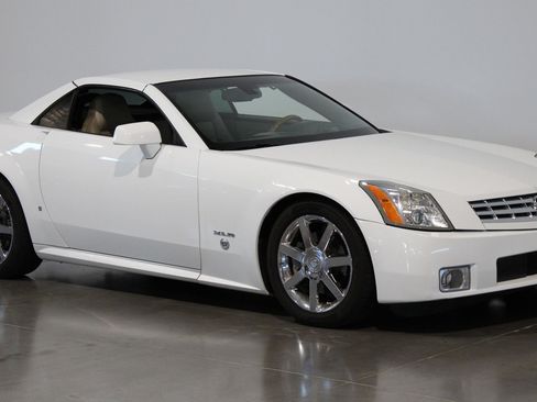 Used 2008 Cadillac XLR RWD image 25