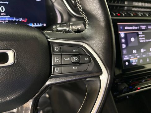 Used 2022 Jeep Grand Cherokee L Laredo RWD image 20