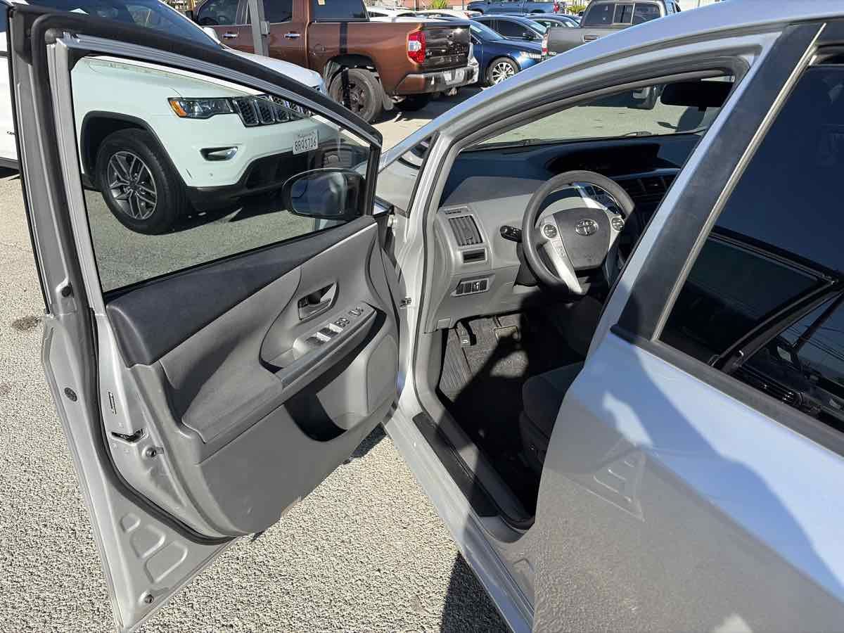 Used 2012 Toyota Prius V Three FWD image 6