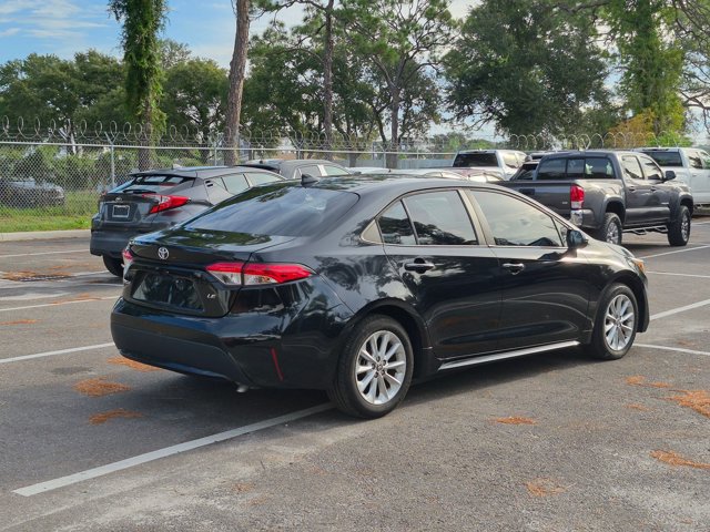 Used 2022 Toyota Corolla LE w/ LE Convenience Package FWD image 4