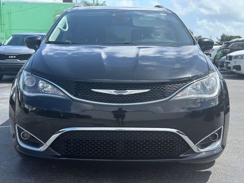 Used 2020 Chrysler Pacifica Touring-L Plus image 9