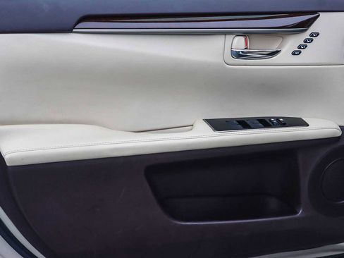 Used 2016 Lexus ES 300h image 20