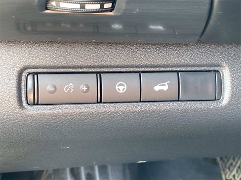 Used 2023 Nissan Pathfinder SL w/ Black Appearance Package image 24