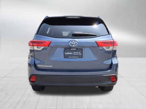 Used 2019 Toyota Highlander LE FWD image 6