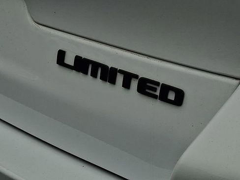 Used 2023 Jeep Grand Cherokee L Limited w/ Black Appearance Package AWD/4WD image 32