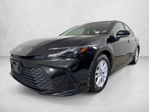 Used 2025 Toyota Camry LE FWD image 7