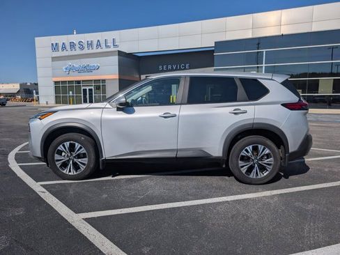 Used 2023 Nissan Rogue SV image 2