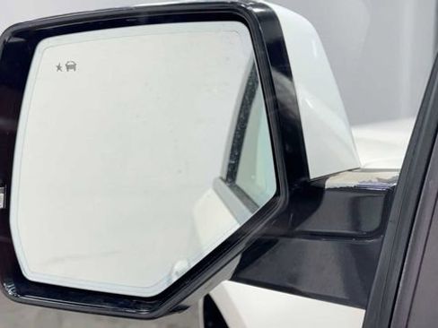 Used 2018 Cadillac Escalade ESV Premium Luxury RWD image 12